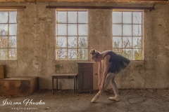 Ballerina - Strike a pose